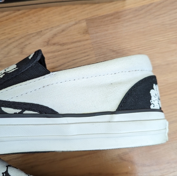 Converse Van Style Skull Graphic Shoe Size 7.5 Women's/ 6 Men's - Picture 5 of 13